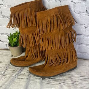 Minnetonka 3 Layer Fringe Suede Boot Size 7 Brown